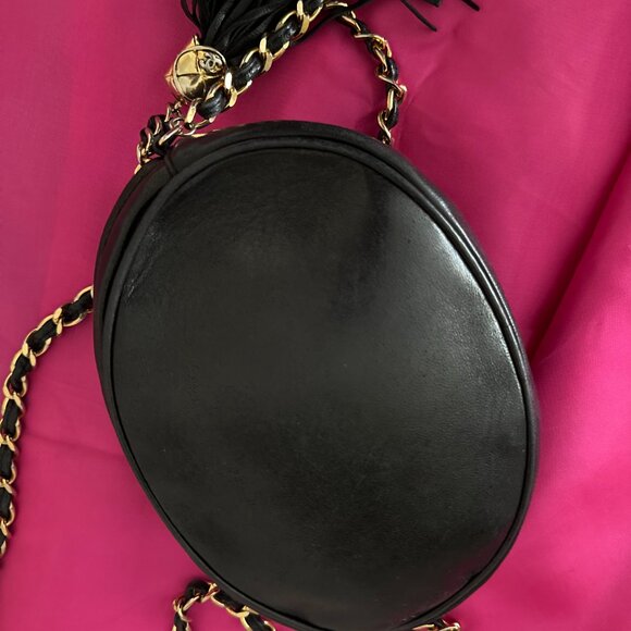 CHANEL Vintage Crossbody Lamb Leather, Tassel, Oval, Corpcore 80’s Y2K - Picture 8 of 14